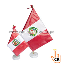 Cargar imagen en el visor de la galería, Bandera de Perú para Escritorio Bordada con Base de Onix y Asta de Bronce