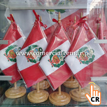 Cargar imagen en el visor de la galería, Banderas de Perú para Escritorio Con Base y Asta de Madera