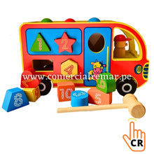 Cargar imagen en el visor de la galería, Bus Didáctico de Madera con Figuras para Encajar y Juego del Martillo