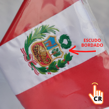 Cargar imagen en el visor de la galería, Bandera de Perú para Escritorio Bordada con Base de Onix y Asta de Bronce