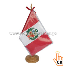 Cargar imagen en el visor de la galería, Banderas de Perú para Escritorio Con Base y Asta de Madera
